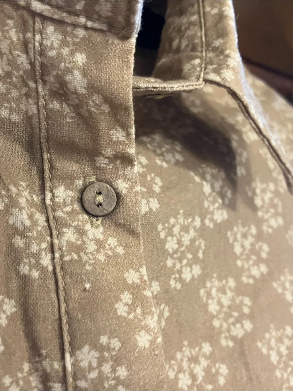 Neuflora Brentwood button down- beige floral - Picture 9 of 10